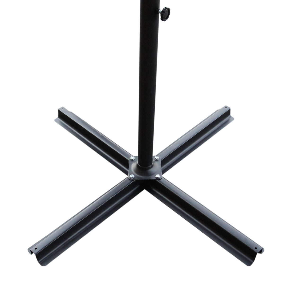 Base en métal noir robuste pour parasol déporté de 3 m, offrant stabilité et soutien, avec des bras en croix pour une meilleure répartition du poids