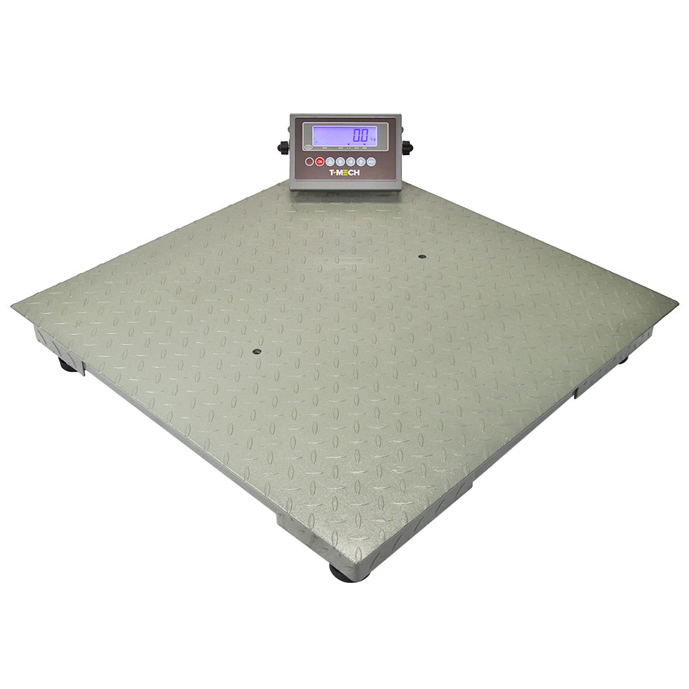 Balance industrielle T-Mech de 80 cm, surface en métal strié argenté, écran numérique affichant le poids, pieds antidérapants