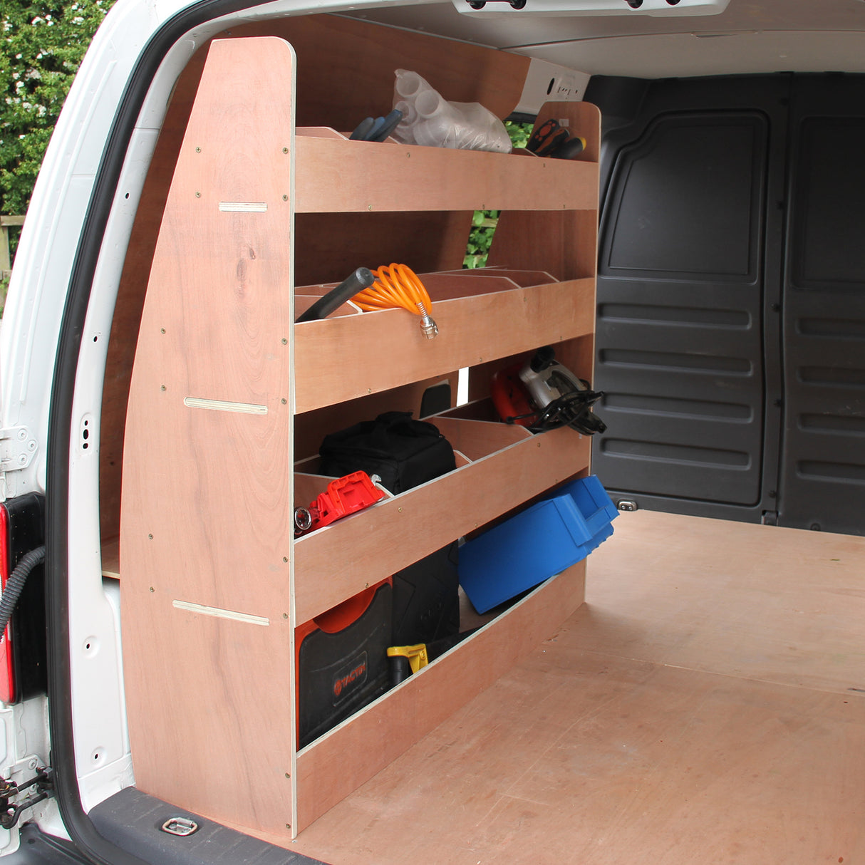 Étagères en contreplaqué pour VW Caddy Maxi, avec trois niveaux de rangement, outils et accessoires organisés, finition lisse et robuste
