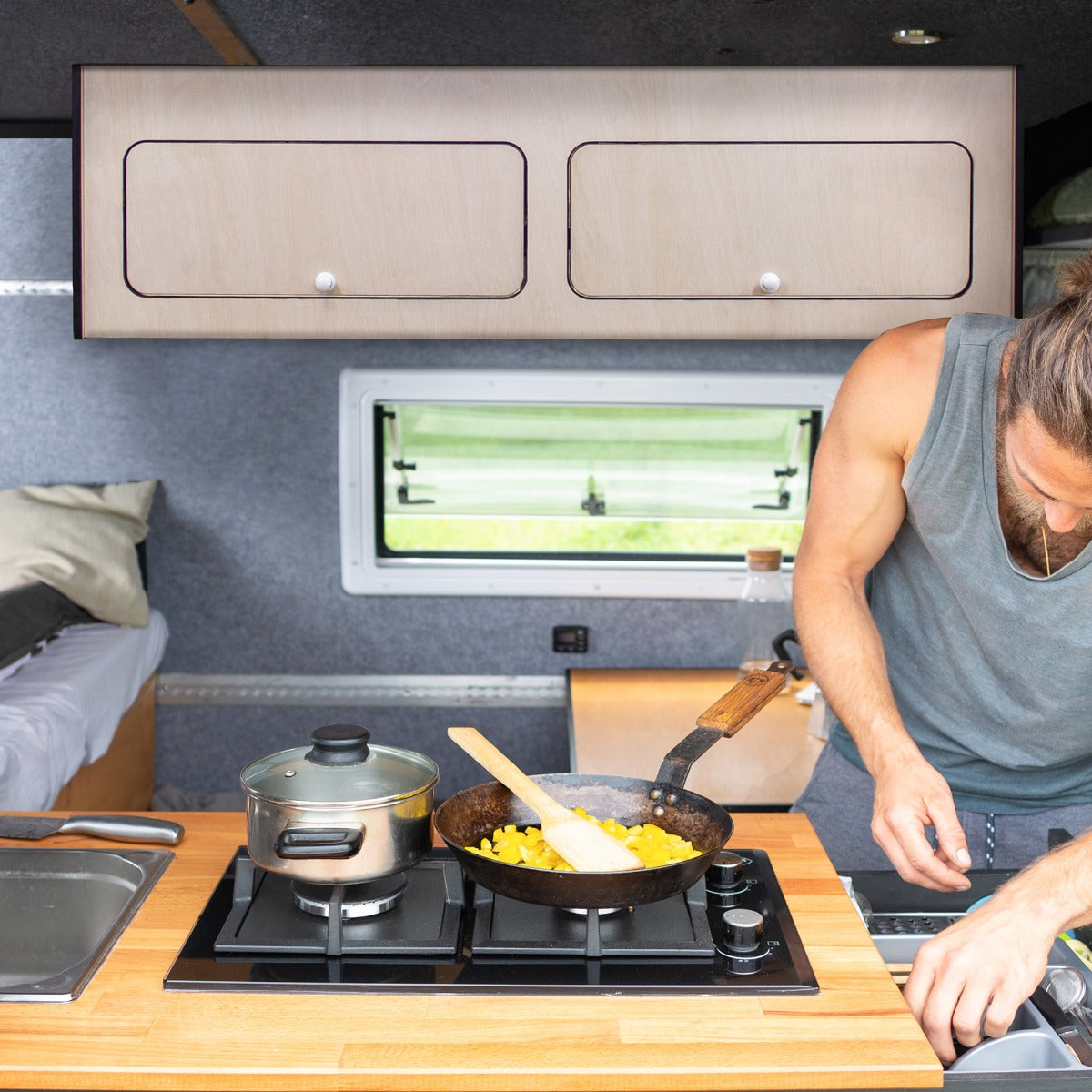 Armoire de Rangement pour Camping-Car avec Rebord Noir – 120 x 35 x 35 cm