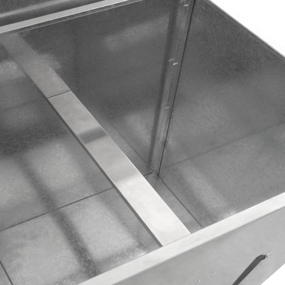 Conteneur à charbon en acier inoxydable de 772 L, intérieur lisse et brillant, avec une séparation centrale pour un rangement optimal