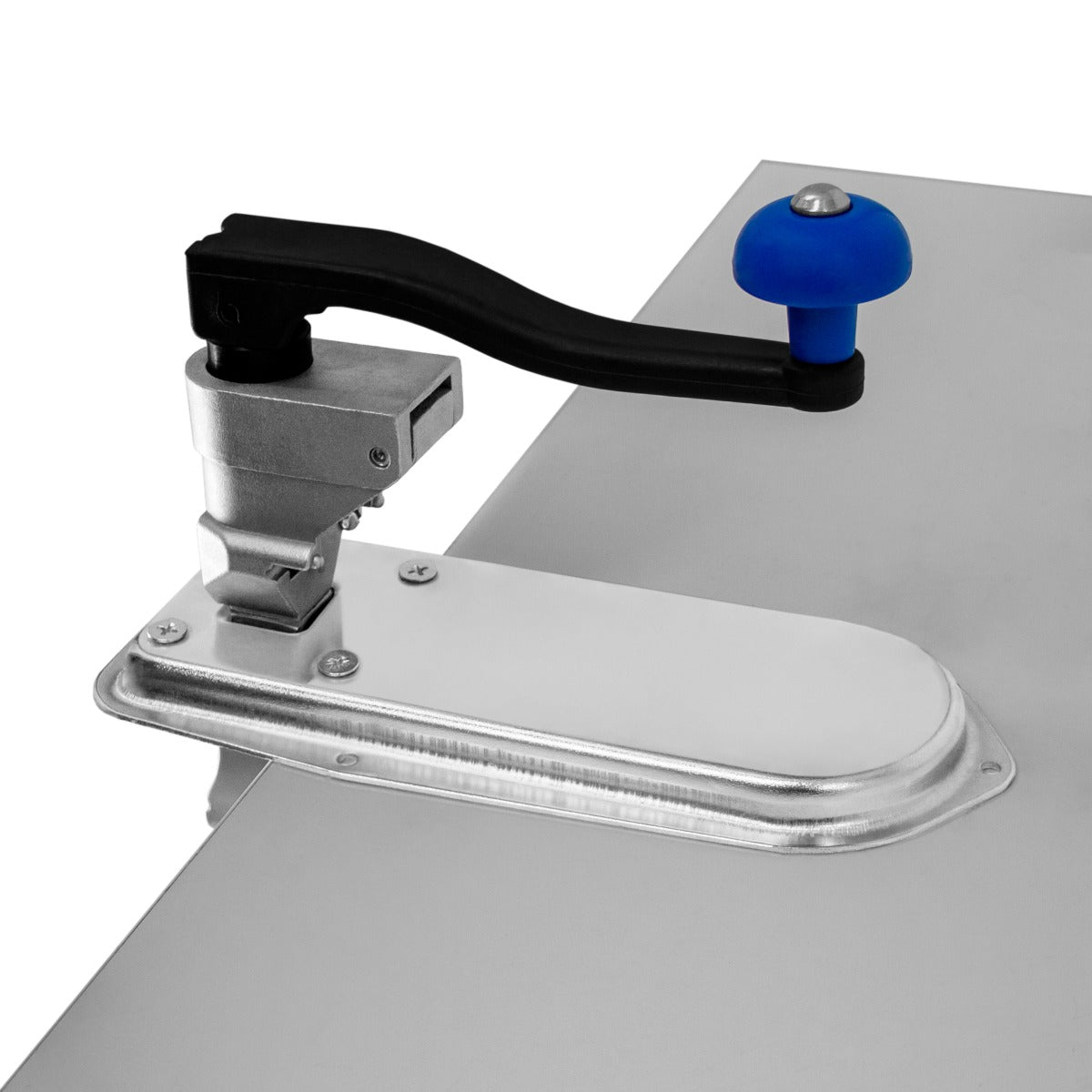 Ouvre-boîte commercial KuKoo en métal argenté, avec un levier noir et un bouton bleu, conçu pour une utilisation efficace et durable