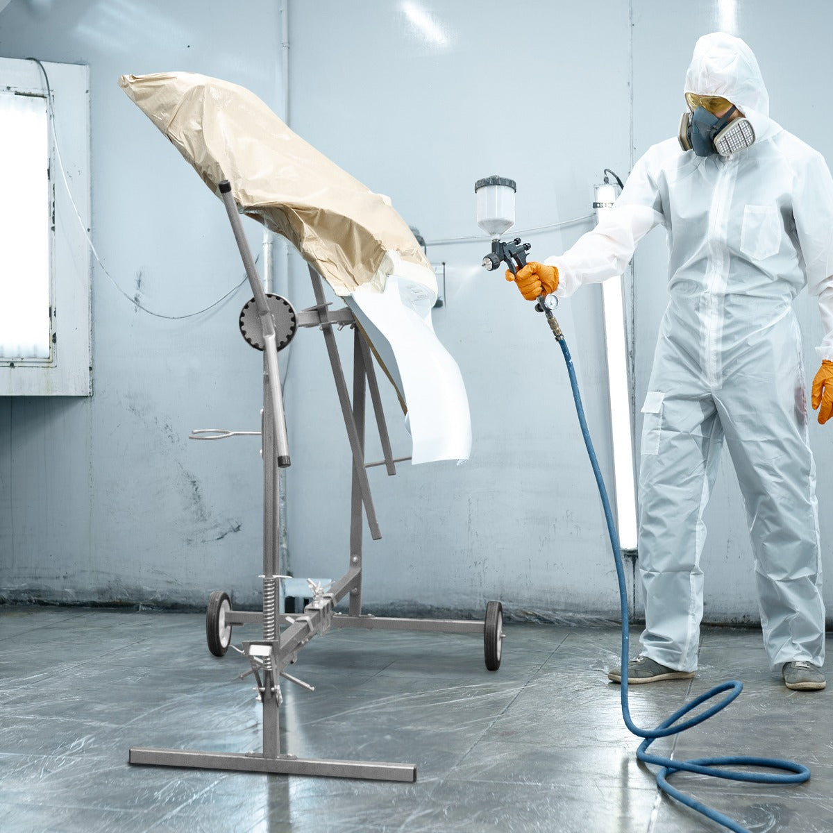 Support rotatif en métal pour panneaux de véhicules, avec un revêtement de protection beige, utilisé pour la peinture automobile