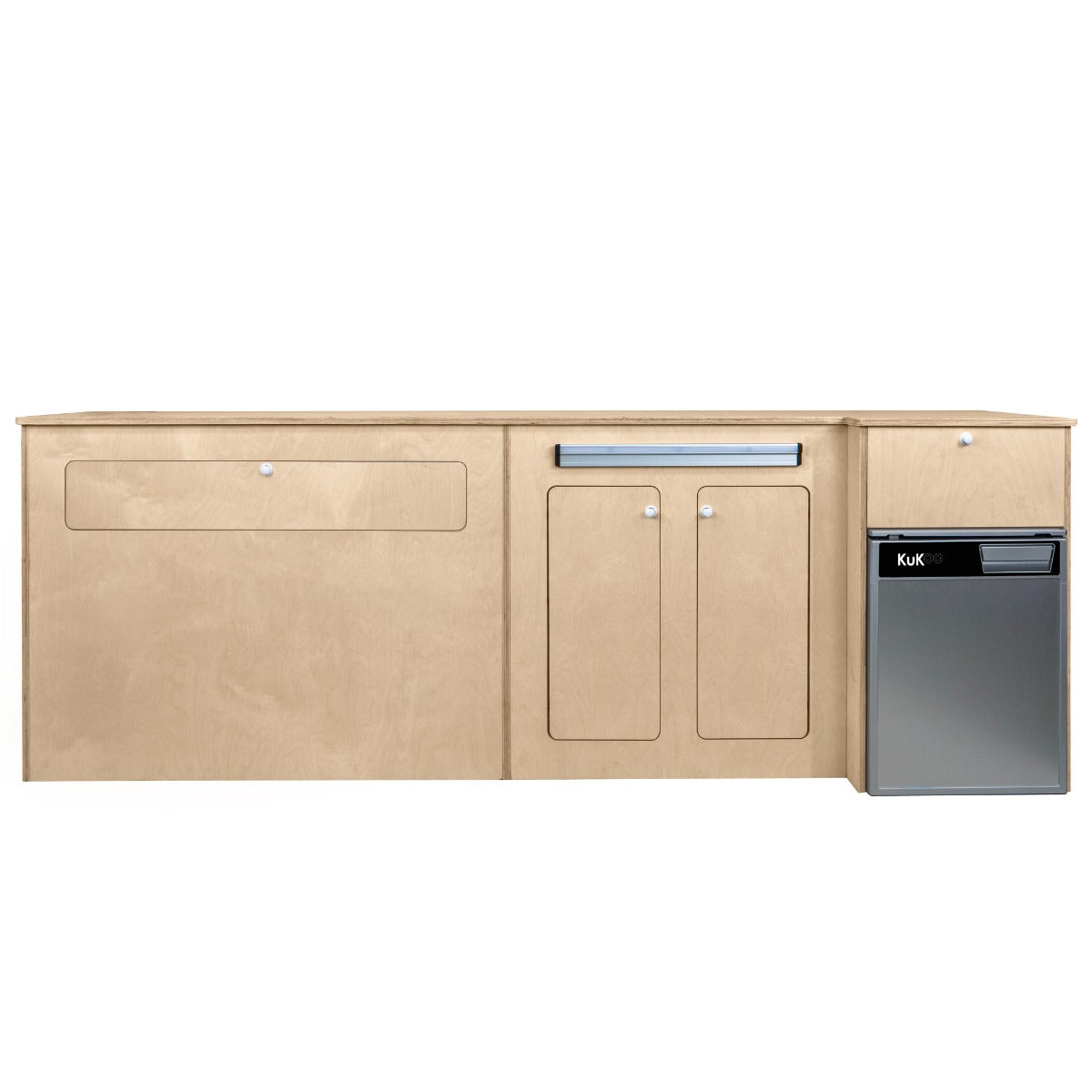 Meuble de cuisine en contreplaqué clair avec frigo argenté, portes lisses et finition moderne, idéal pour camping-car