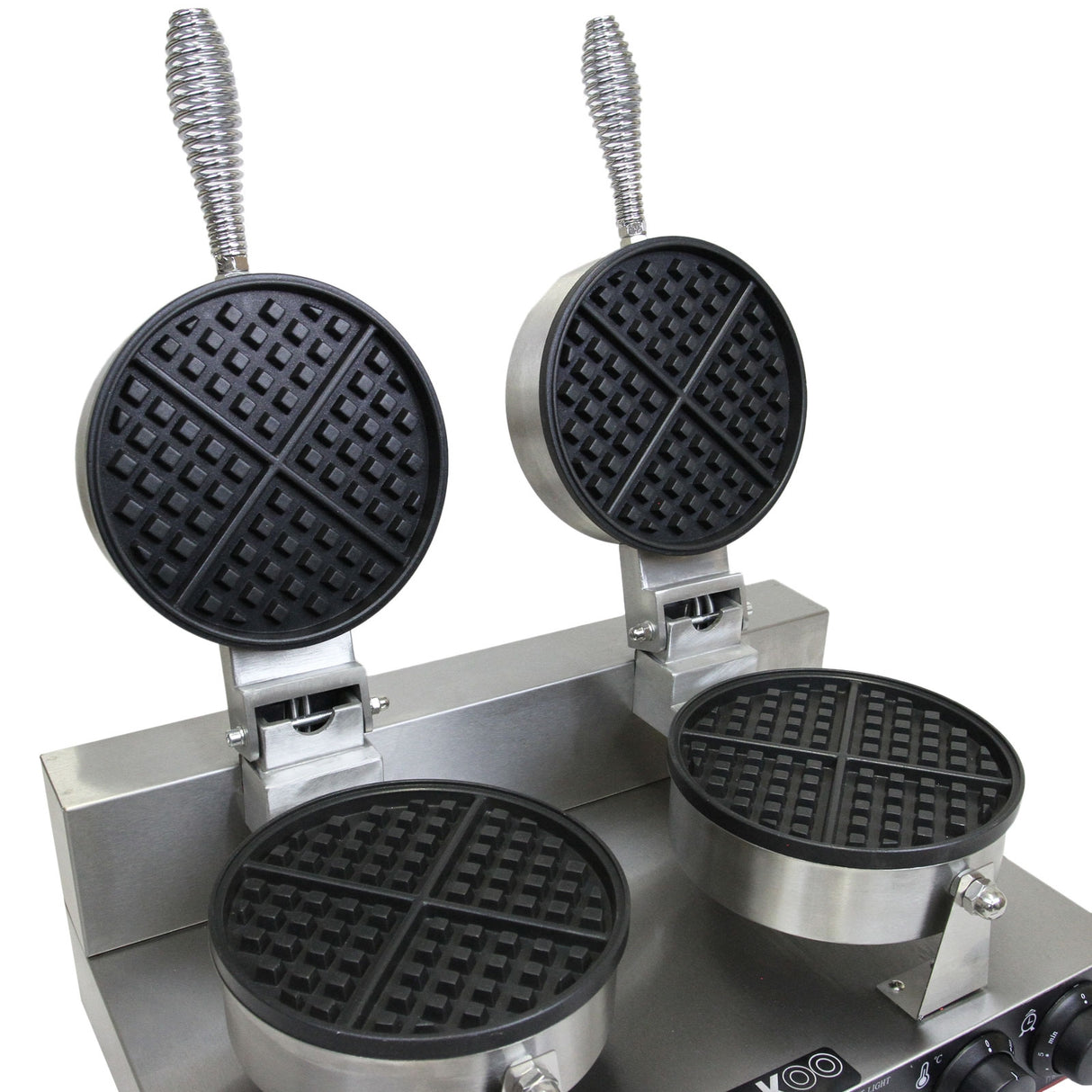 Gaufrier KuKoo en acier inoxydable avec deux moules ronds en silicone noir, texture gaufrée, idéal pour des croque-monsieur croustillants