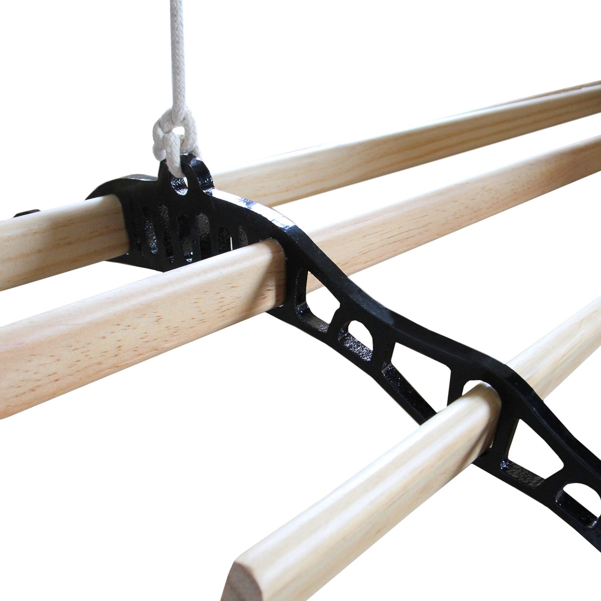 Étendoir à linge suspendu de 1,8 m avec barres en bois clair et supports en métal noir, idéal pour un séchage efficace et pratique
