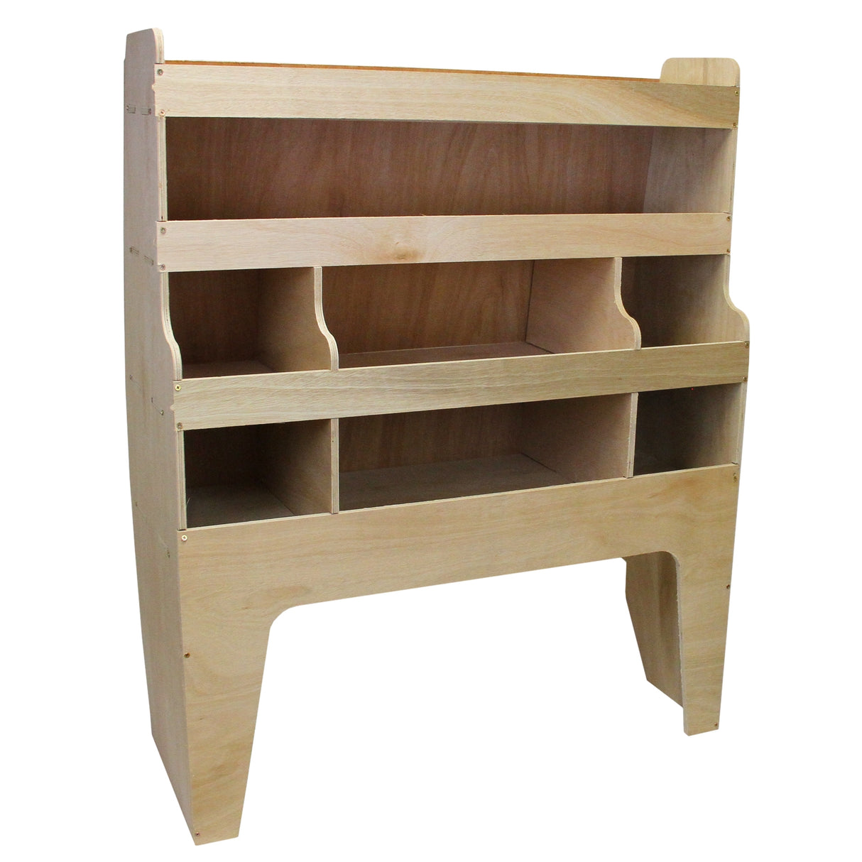 Rangement en MDF clair avec étagères et compartiments, conçu pour optimiser l'espace dans un VW Transporter, finition lisse et moderne