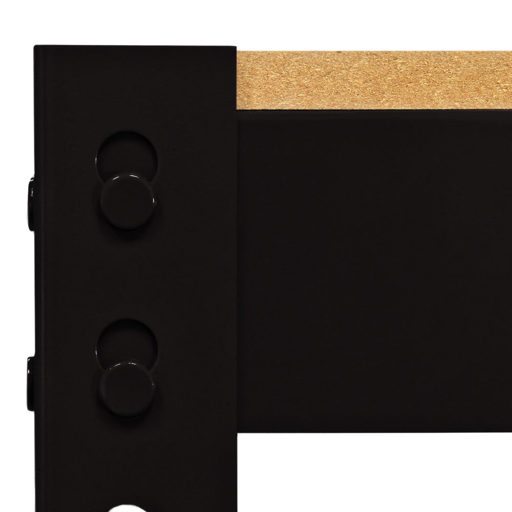 Établi de travail Q-Rax en acier noir avec surface en bois, détails robustes et finition lisse, idéal pour un usage intensif