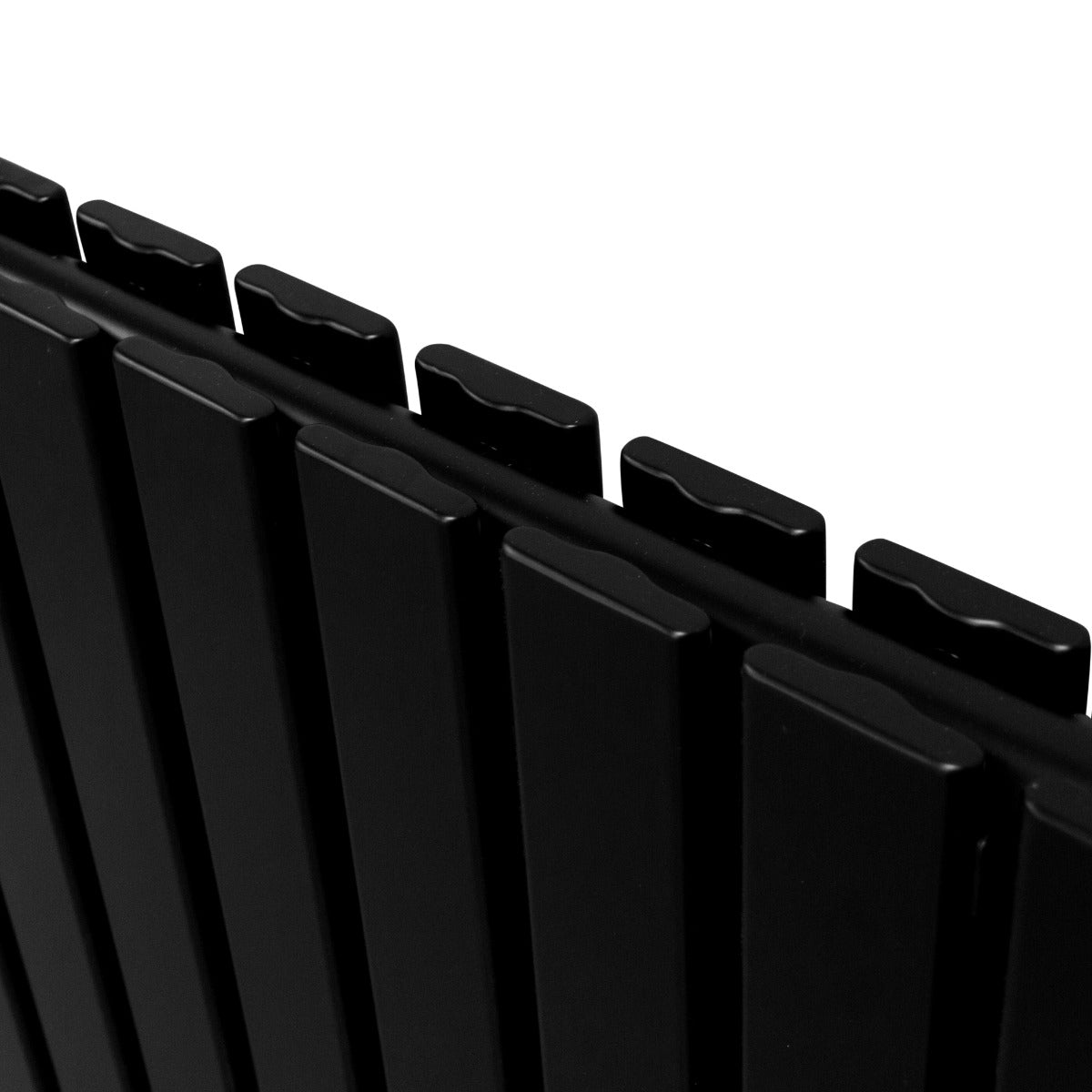 Radiateur plat noir à deux panneaux, dimensions 1600 x 700 mm, avec une finition lisse et moderne, idéal pour un intérieur contemporain