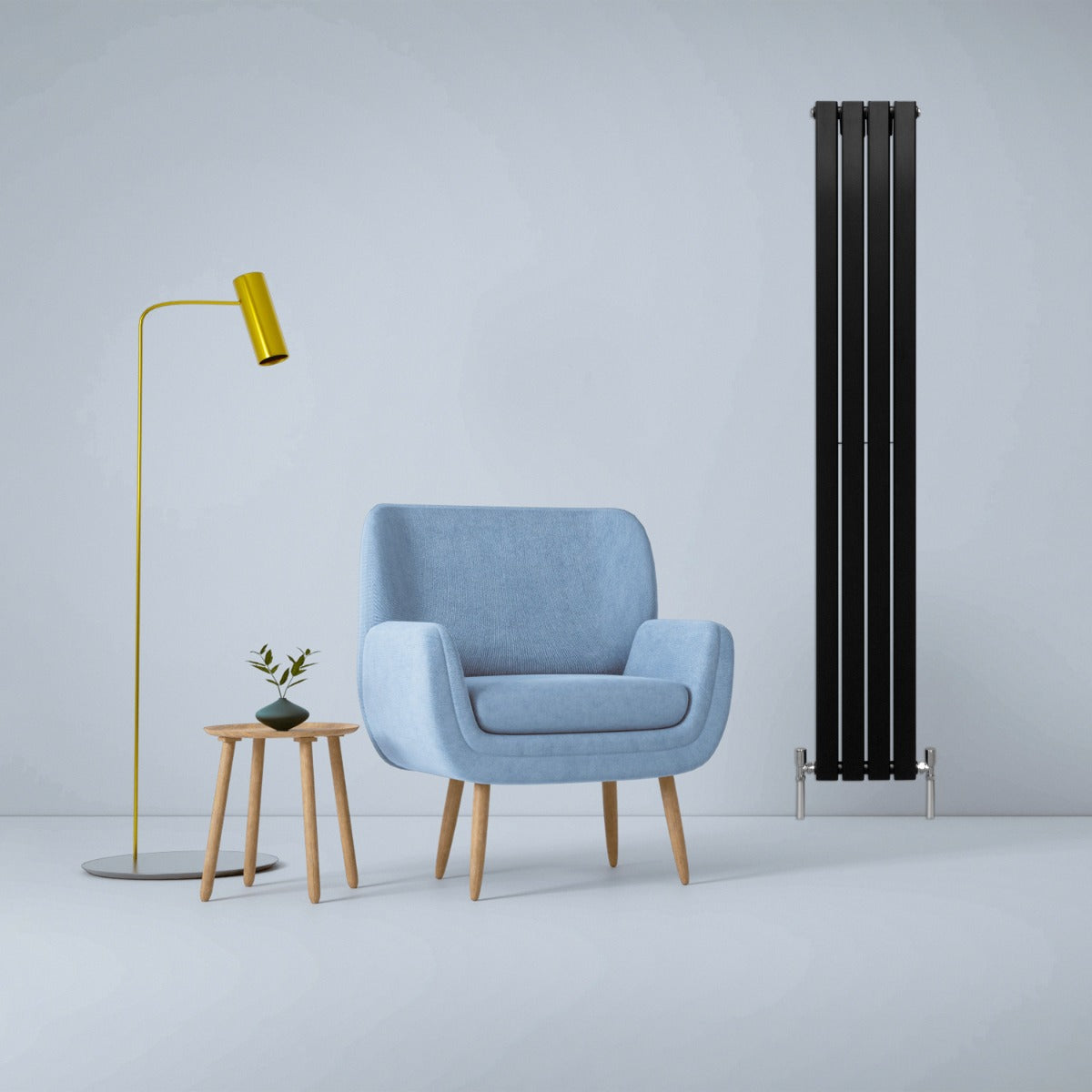 Radiateur plat noir à deux panneaux, 1800 x 280 mm, installé à côté d'un fauteuil bleu et d'une lampe moderne sur un fond clair