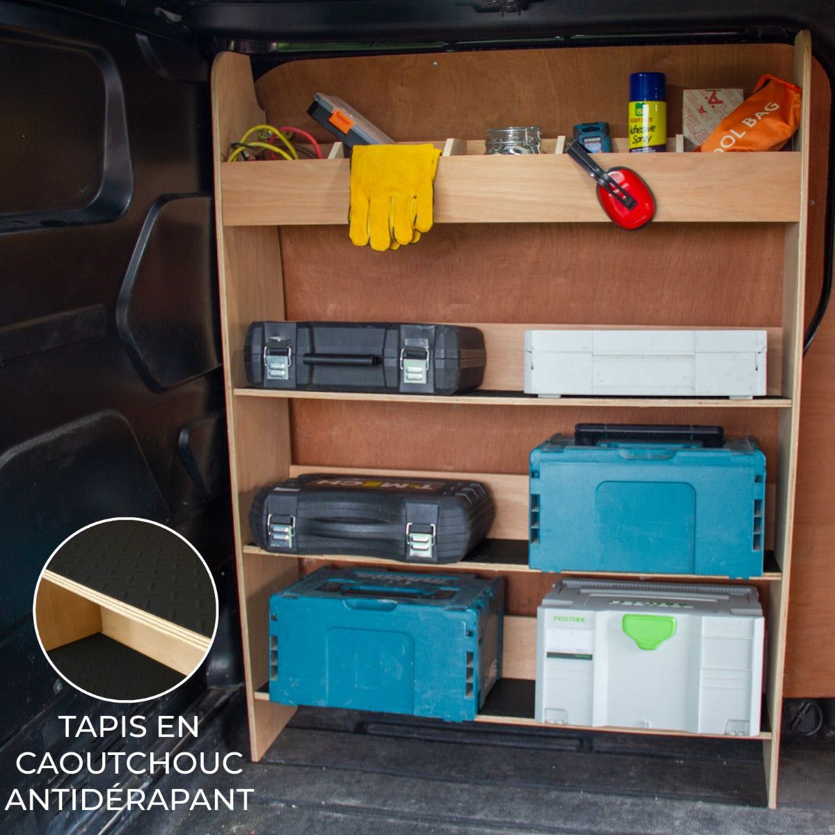 Étagère en contreplaqué pour Ford Transit, avec quatre niveaux, outils et accessoires bien organisés, finition lisse et couleur bois naturel