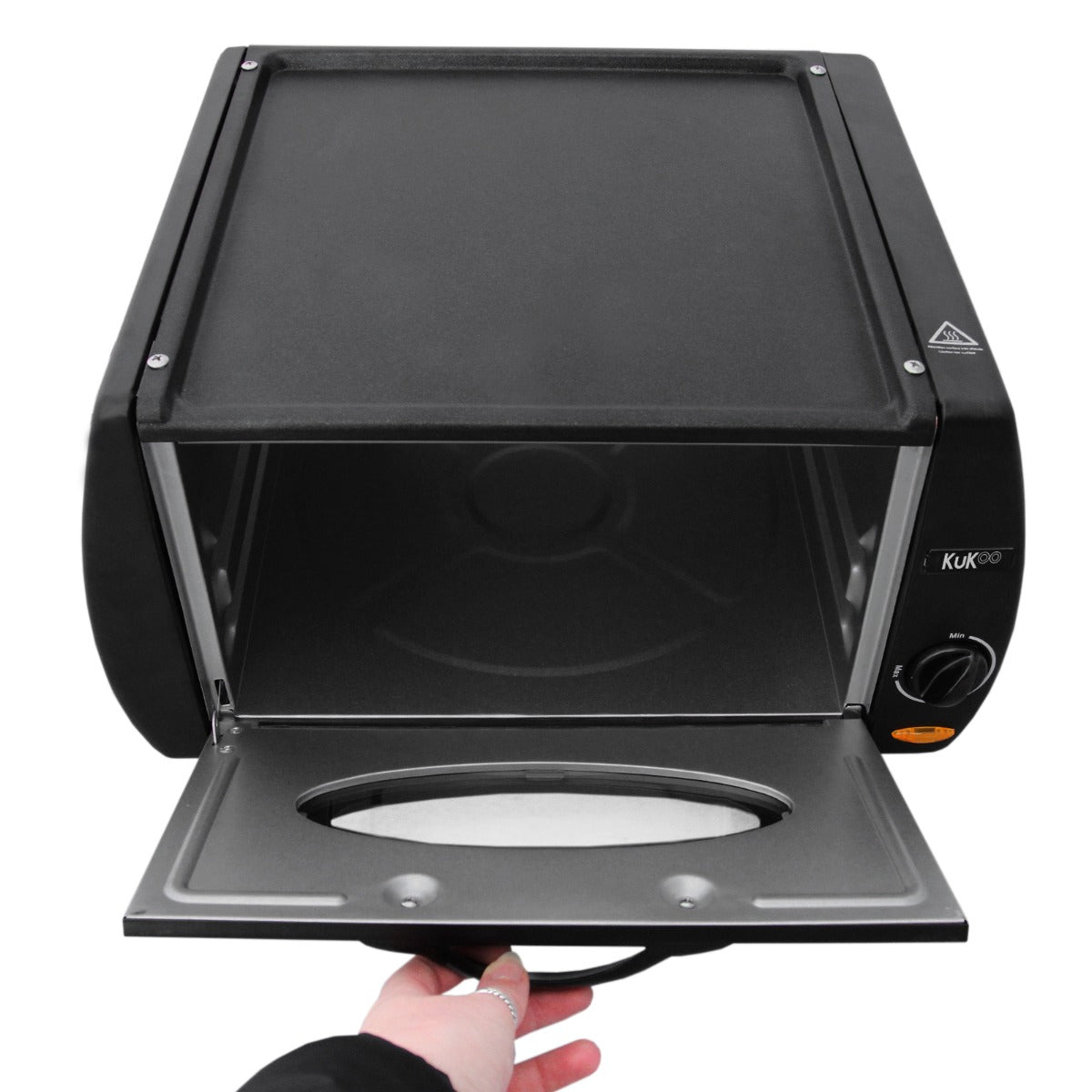 Mini four Tandoor KuKoo noir avec une porte en acier inoxydable et une surface de cuisson lisse, idéal pour des plats savoureux