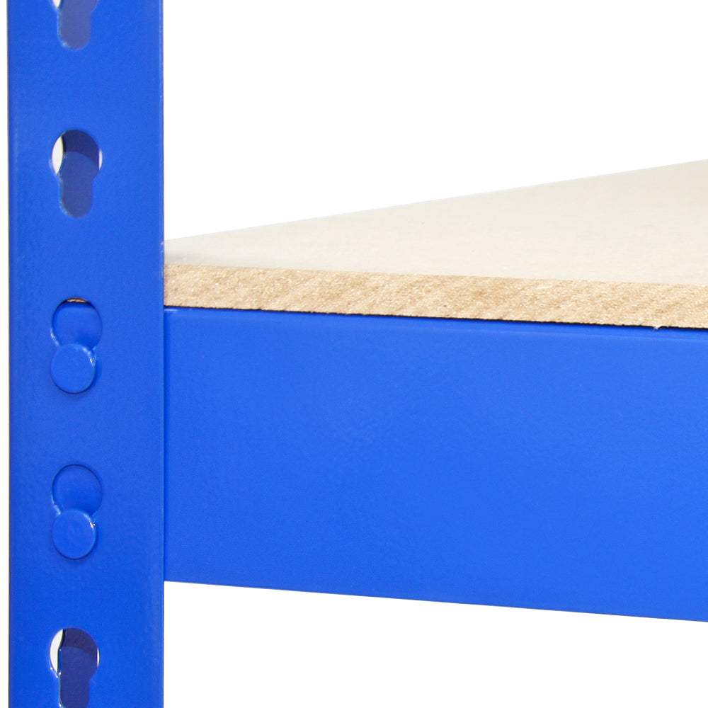 Rayonnage Q-Rax en acier bleu avec étagère en bois, offrant robustesse et style pour un rangement efficace et organisé