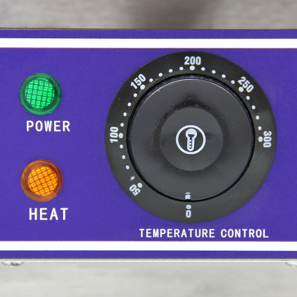 Bouton de contrôle de température avec indicateurs lumineux vert et orange, affichant des températures de 0 à 300 degrés Celsius