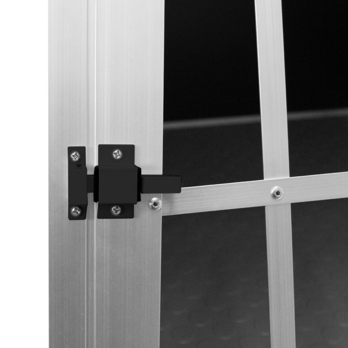 Cage de transport pour animaux, en aluminium léger, avec une porte noire et des finitions soignées, idéale pour les petits animaux