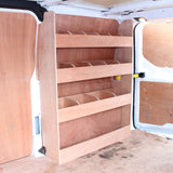 Étagères en contreplaqué pour Ford Transit, avec quatre niveaux de rangement, finition lisse et teinte bois naturel, conçues pour optimiser l'espace intérieur