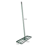 Niveleur de pelouse vert avec un manche extensible de 100 cm, conçu pour un nivellement facile et efficace des surfaces herbeuses