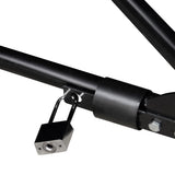 Support en métal noir avec un verrou en acier, conçu pour la sécurité et la stabilité des équipements de rangement