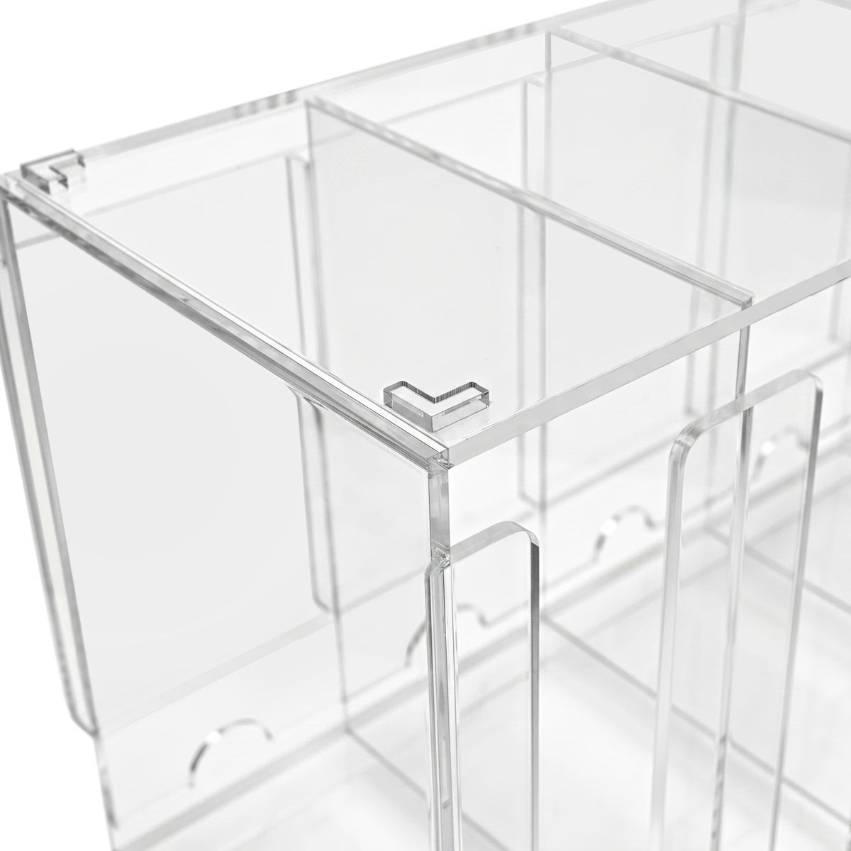 Organisateur de bureau en acrylique transparent avec plusieurs compartiments, offrant une vue claire et un design moderne et épuré