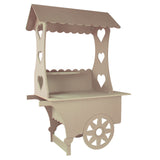 Chariot présentoir en bois clair, décoré de cœurs, avec un toit ondulé et une plateforme pour exposer des bonbons ou des friandises