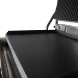Presse à panini avec plaque rainurée en métal noir, surface lisse et robuste, idéale pour griller sandwichs et paninis