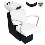 Fauteuil de salon de coiffure blanc avec lavabo intégré, accoudoirs en métal, assise rembourrée et base noire élégante