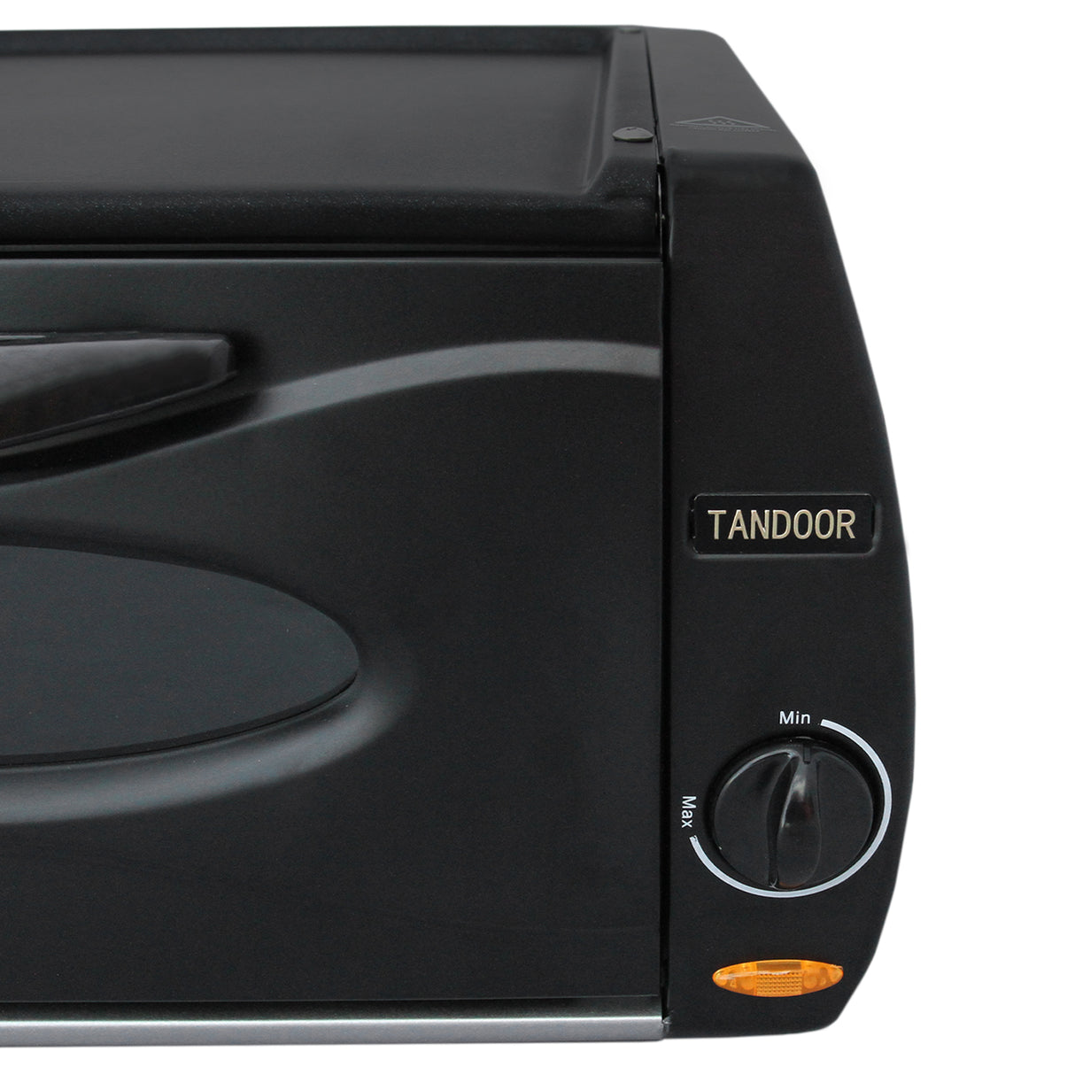 Mini four Tandoor KuKoo noir avec un panneau de contrôle, bouton de réglage et logo doré, conçu pour une cuisson rapide et efficace