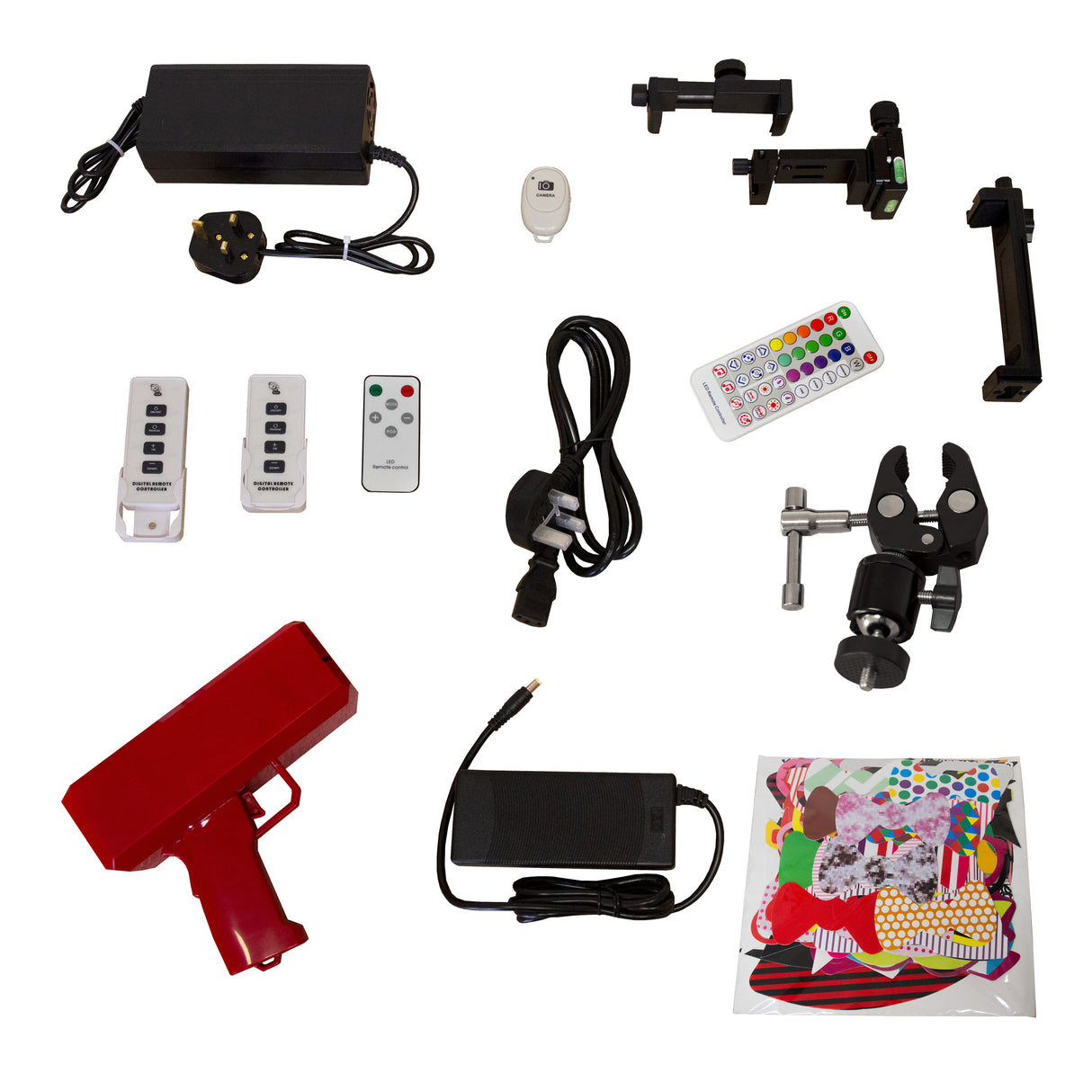 Plateforme à selfies rotatif 360° avec accessoires variés, incluant télécommandes, supports et câbles, sur fond blanc