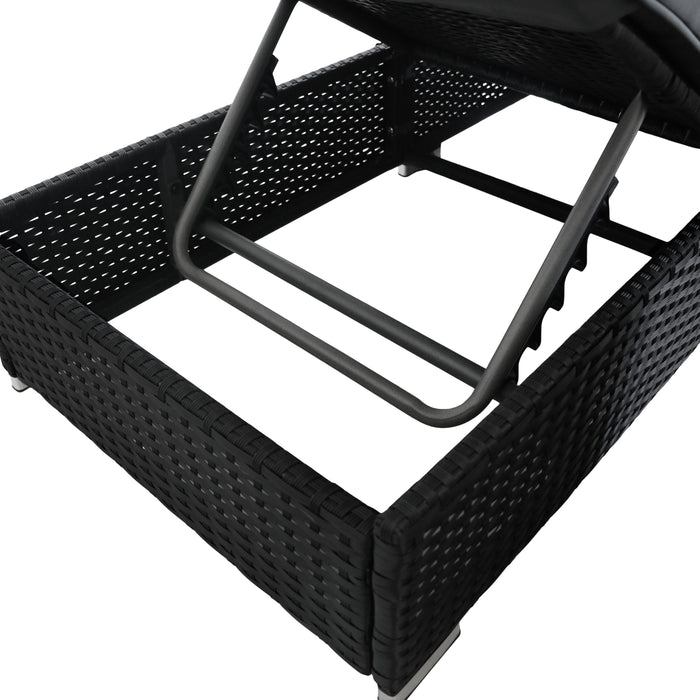 Chaise longue en résine tressée noire avec cadre en métal, design moderne et confortable, idéale pour la détente en extérieur