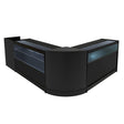 Comptoirs de vente à LED en noir, design moderne avec surfaces lisses, vitrines en verre et angles arrondis pour un look élégant