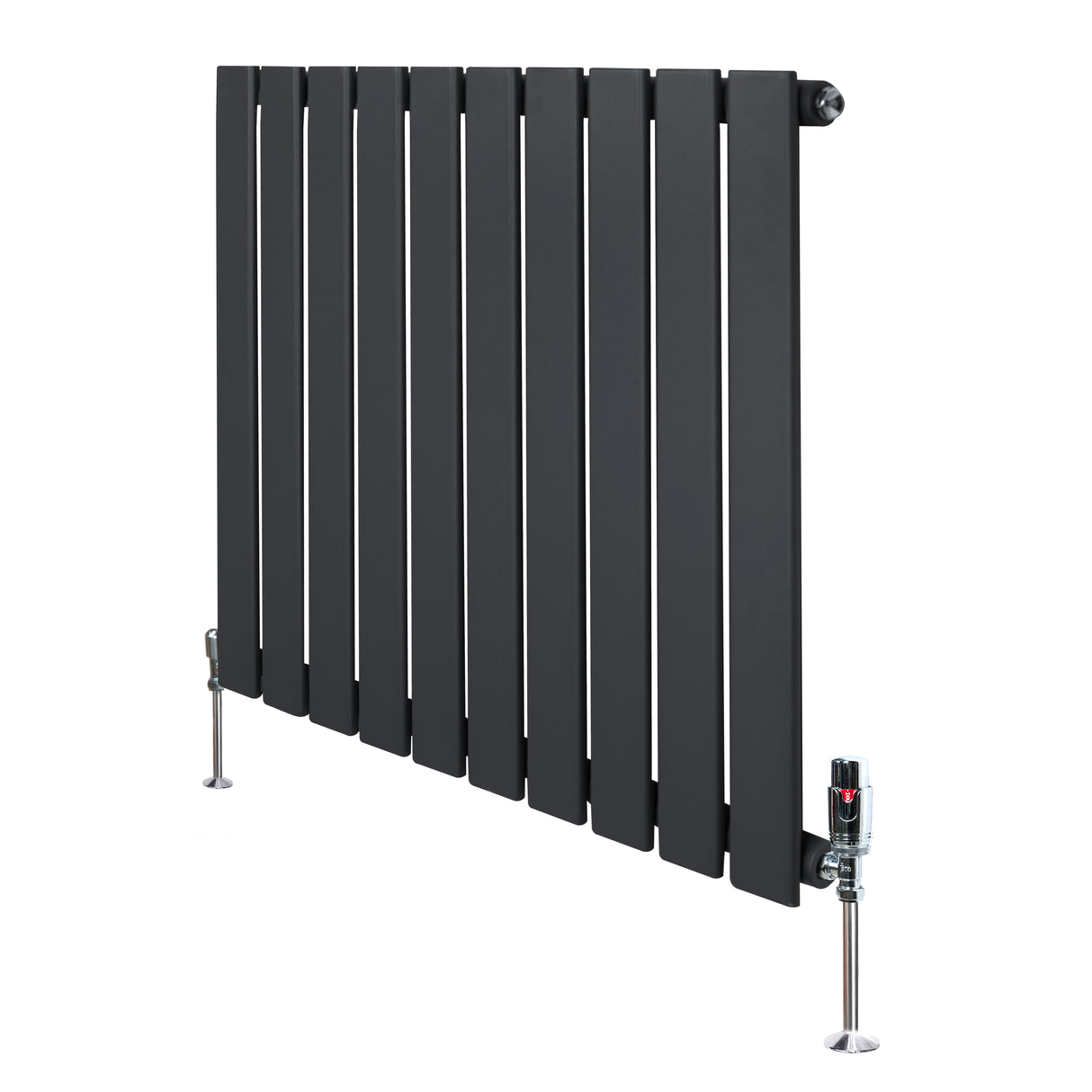 Radiateur plat à un panneau gris anthracite, design moderne avec des lignes épurées et vannes chromées, dimensions 600 x 700 mm