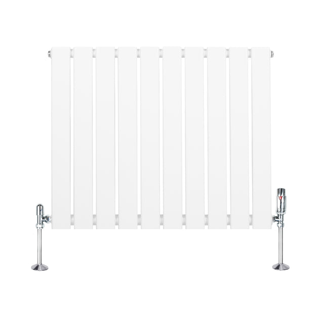 Radiateur plat à 1 panneau, dimensions 600 x 700 mm, finition blanche lisse avec vannes chromées brillantes et design moderne