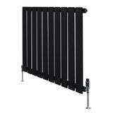 Radiateur plat noir à 1 panneau, dimensions 600 x 700 mm, avec vannes élégantes et surface lisse, idéal pour un intérieur moderne