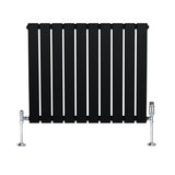Radiateur plat noir à 1 panneau de 600 x 700 mm avec vannes chromées, design moderne et lignes épurées pour un intérieur élégant