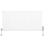 Radiateur plat à 1 panneau blanc de 600 x 1190 mm avec vannes chromées, surface lisse et design moderne, idéal pour tout intérieur