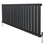 Radiateur plat gris anthracite à 1 panneau, design moderne avec des lignes épurées et vannes élégantes, dimensions 600 x 1400 mm