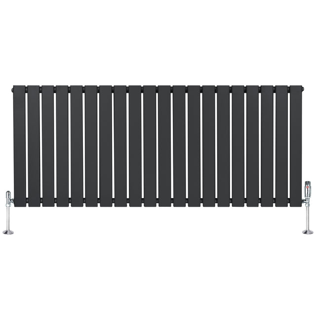 Radiateur plat à 1 panneau gris anthracite, dimensions 600 x 1400 mm, avec vannes élégantes et surface lisse et moderne