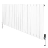Radiateur plat blanc à un panneau, dimensions 600 x 1400 mm, avec vannes élégantes et surface lisse, idéal pour un intérieur moderne