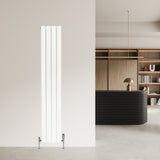 Radiateur plat blanc à un panneau, dimensions 1600 x 280 mm, avec vannes, installé contre un mur moderne et épuré