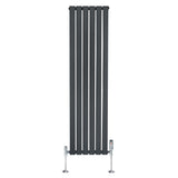 Radiateur plat à un panneau gris anthracite, design vertical avec vannes, dimensions 1600 x 420 mm, finition lisse et moderne