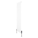 Radiateur plat blanc à un panneau, dimensions 1600 x 420 mm, avec vannes modernes et surface lisse, design épuré et élégant