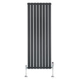 Radiateur plat à 1 panneau en gris anthracite, design vertical avec finitions lisses et vannes chromées, dimensions 1600 x 560 mm