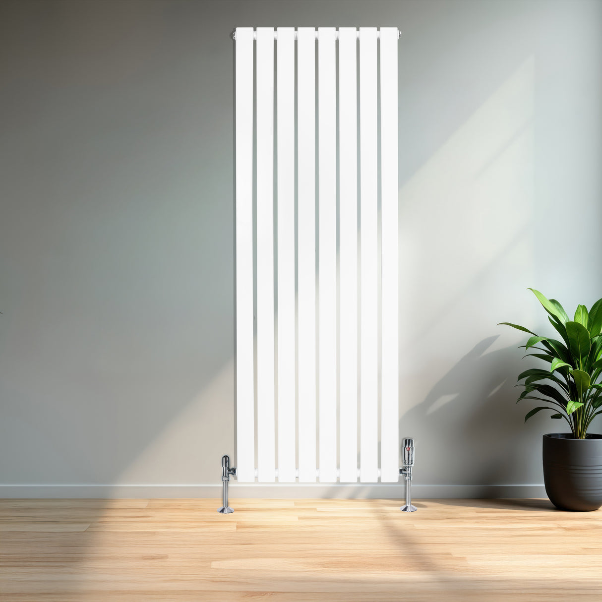 Radiateur plat blanc à un panneau, dimensions 1600 x 560 mm, avec vannes chromées, installé dans un intérieur moderne avec plante verte