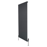 Radiateur plat à 1 panneau gris anthracite, dimensions 1600 x 700 mm, avec vannes élégantes et finition lisse, design moderne