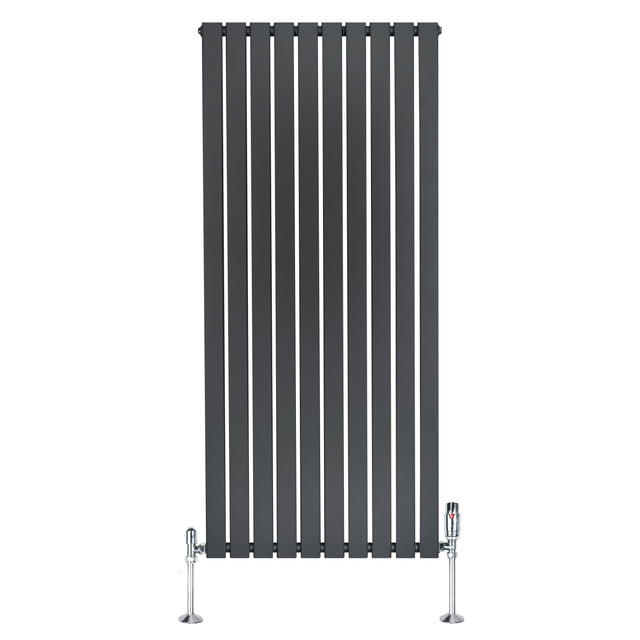 Radiateur plat à un panneau gris anthracite, dimensions 1600 x 700 mm, avec vannes chromées et design moderne à lattes verticales