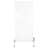 Radiateur plat blanc à un panneau, dimensions 1600 x 700 mm, avec vannes chromées et surface lisse et moderne