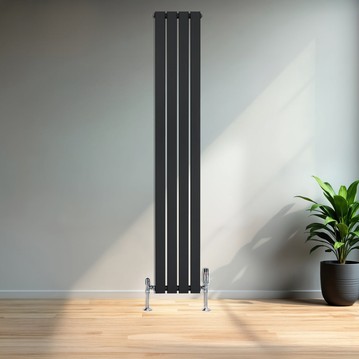 Radiateur plat noir à 1 panneau, dimensions 1800 x 280 mm, avec vannes, installé dans un intérieur moderne avec un sol en bois et une plante verte