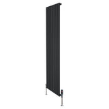 Radiateur plat noir à 1 panneau, dimensions 1800 x 560 mm, avec vannes élégantes et finition lisse, idéal pour un intérieur moderne