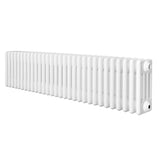 Radiateur traditionnel à 4 colonnes, blanc, long et élégant, avec une finition lisse et des bords arrondis, idéal pour le chauffage intérieur