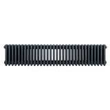 Radiateur traditionnel à 4 colonnes en gris anthracite, long et élégant, avec une surface lisse et des lignes épurées, idéal pour le chauffage intérieur